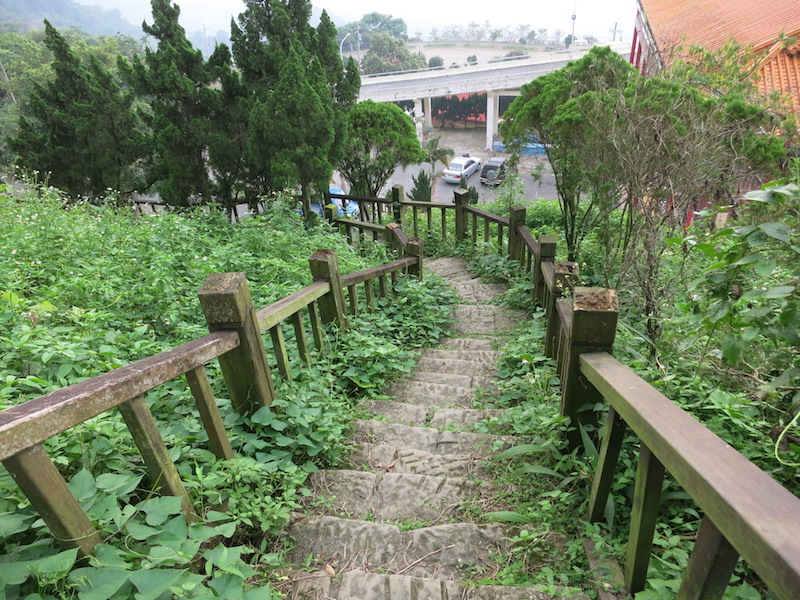 步道一景-向下階梯