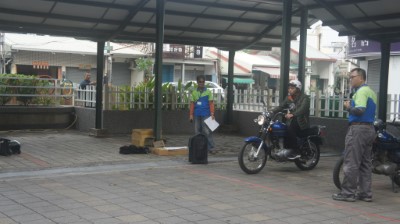 考試項目：穿山之策，騎打檔車