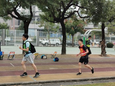 考試項目：體力要足，負重跑步