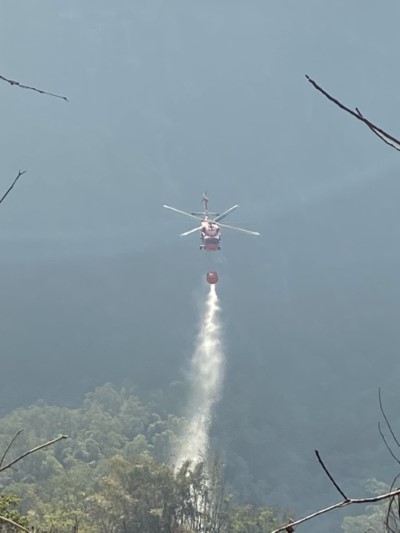 空勤黑鷹直昇機空中灌灑1