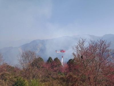 空勤黑鷹直昇機空中灌灑2