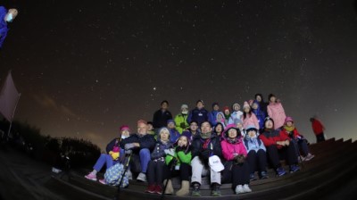 嘉義林管處及嘉義市天文協會111年1-2月將於阿里山國家森林遊樂區聯手推出3梯次「冬季大鑽石天文營」