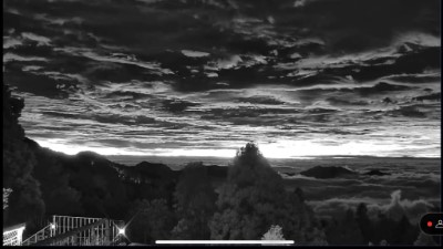 高畫質攝影機即便夜幕低垂仍可清晰看見雲海層次