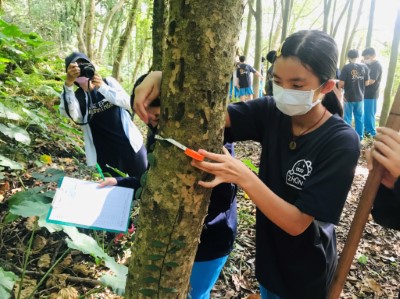 嘉義林管處觸口自然教育中心規劃「森林調查先修班」課程，帶領學員一探氣候變遷對地球的影響