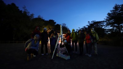 晚上由嘉義市天文協會人員解說並準備天文望遠鏡讓學員觀星