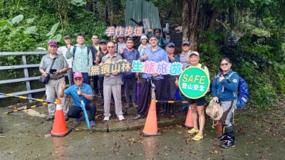 林業保育署嘉義分署10日攜手崁頭山孚佑宮及國家森林志工共同修繕崁頭山步道