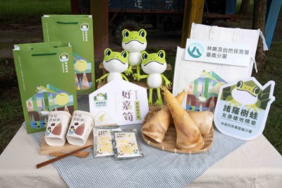 「好嘉筍」品牌系列產品包含友善諸羅樹蛙棲地標章鮮筍、諸羅樹蛙布偶、保冷袋等，民眾可至「嘉義縣友善諸羅樹蛙蔬果生產合作社」臉書獲得最新商品訂購資訊