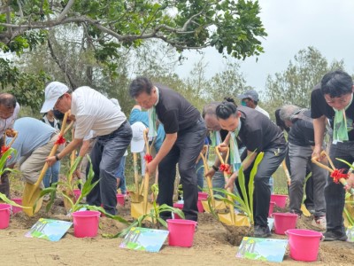 中華電信、戴資穎及林業保育署一同帶領在地社區植樹