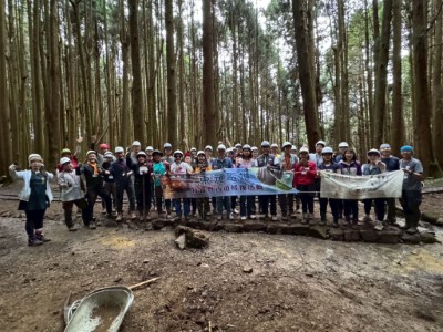 林業保育署嘉義分署5月中旬透過手作步道工作假期，深化東元電機志工對在地生態與人文歷史的理解與情感連結