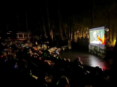 林業保育署嘉義分署13日晚間於阿里山香林神木劇場舉辦2025「夏，星空電影院」活動