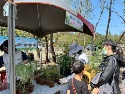 為響應環保，請民眾自備購物袋領苗