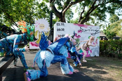 「阿里山風格季」將面具藝術融合自然山林，並邀請「光鍊劇團」化身神獸，引領遊客走進奇幻森林
